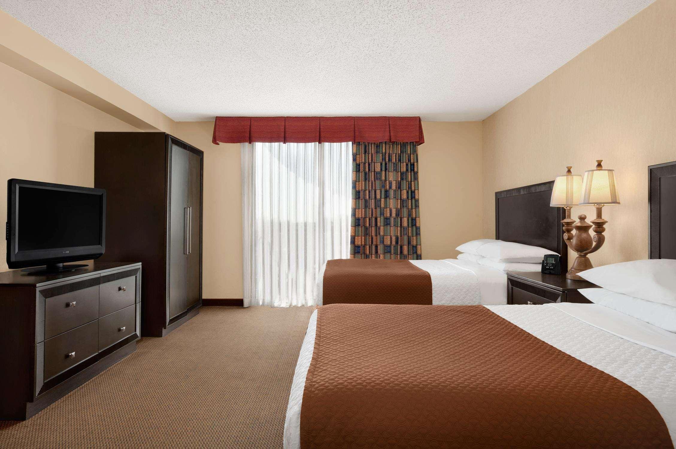 Embassy Suites By Hilton Kansas City Plaza Экстерьер фото