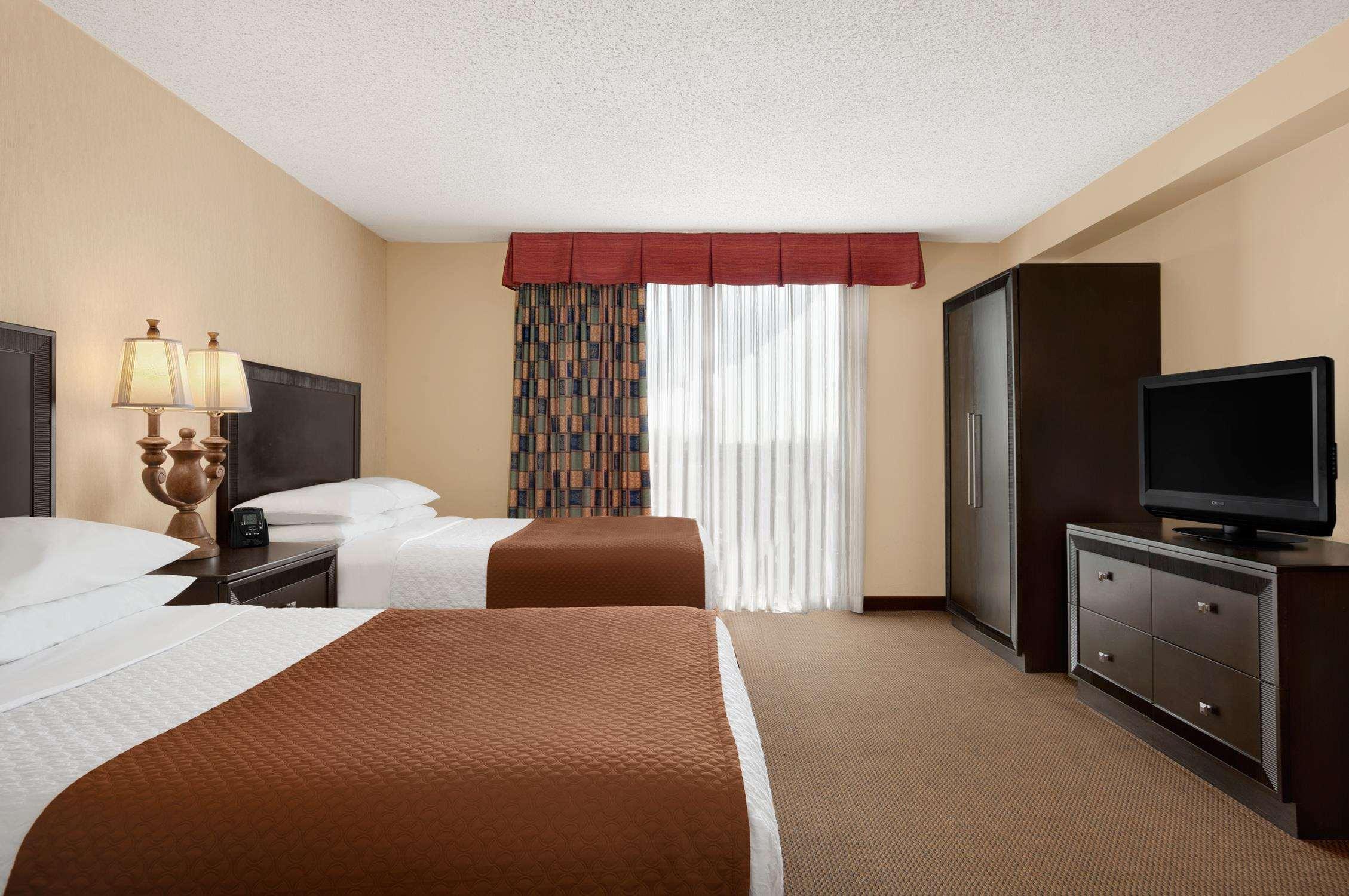Embassy Suites By Hilton Kansas City Plaza Экстерьер фото