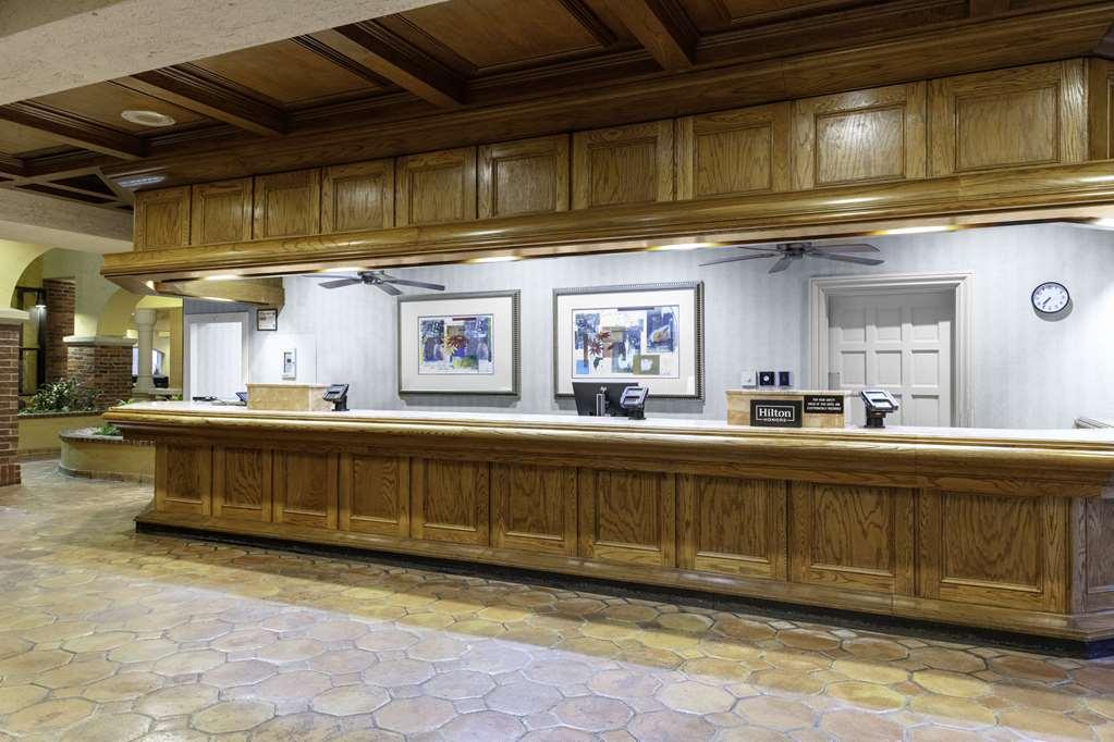 Embassy Suites By Hilton Kansas City Plaza Интерьер фото