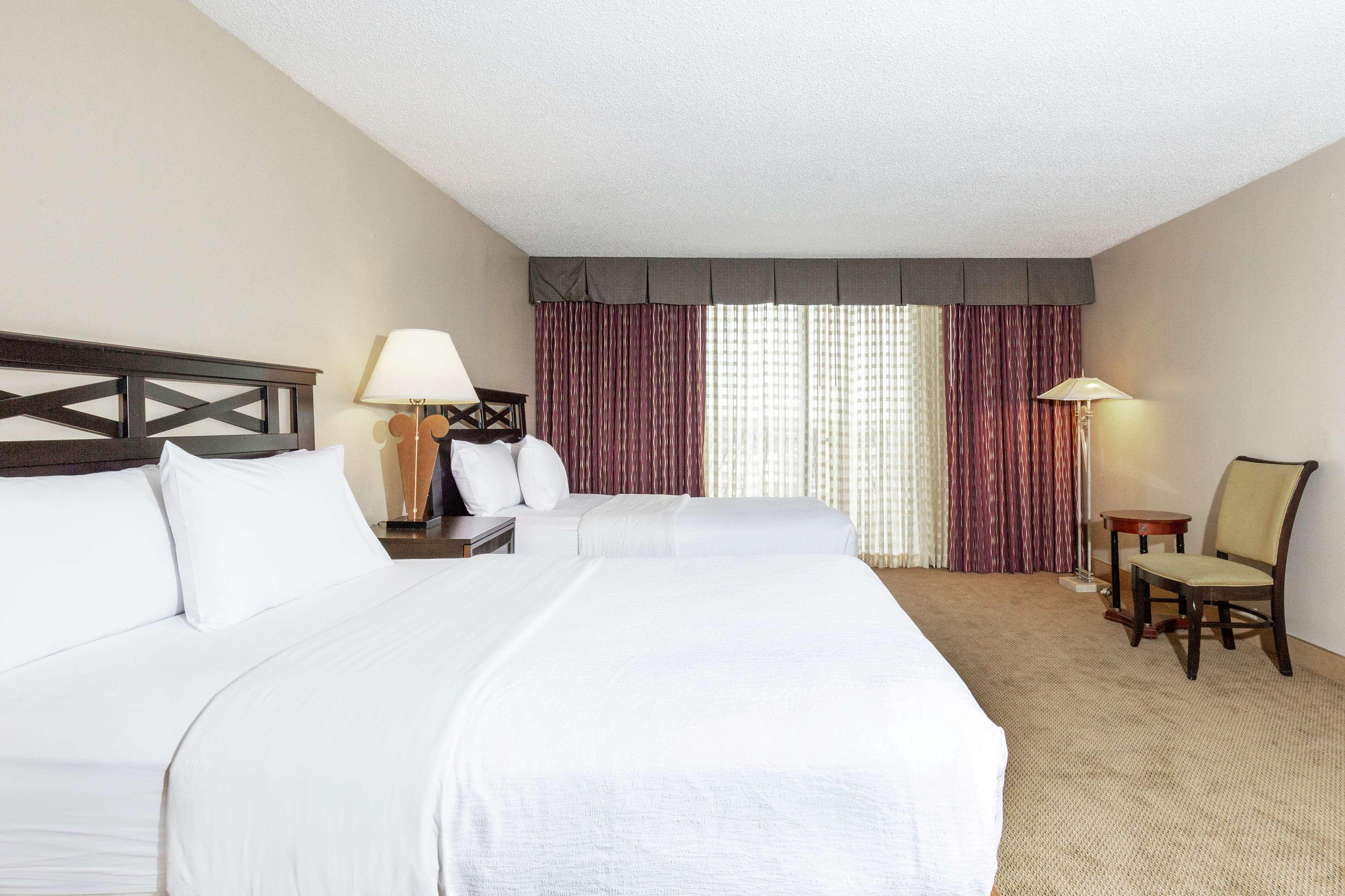 Embassy Suites By Hilton Kansas City Plaza Экстерьер фото