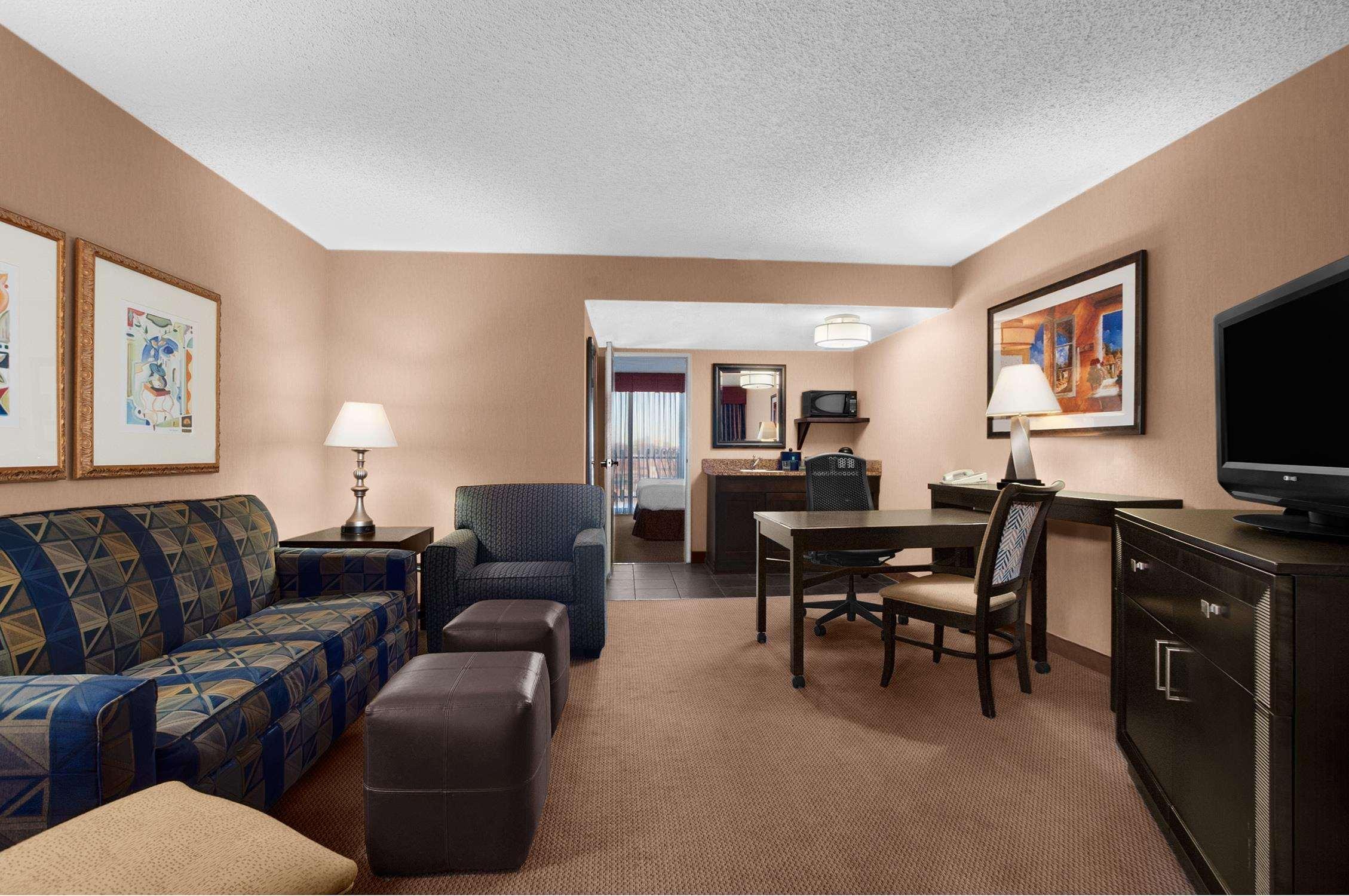 Embassy Suites By Hilton Kansas City Plaza Экстерьер фото