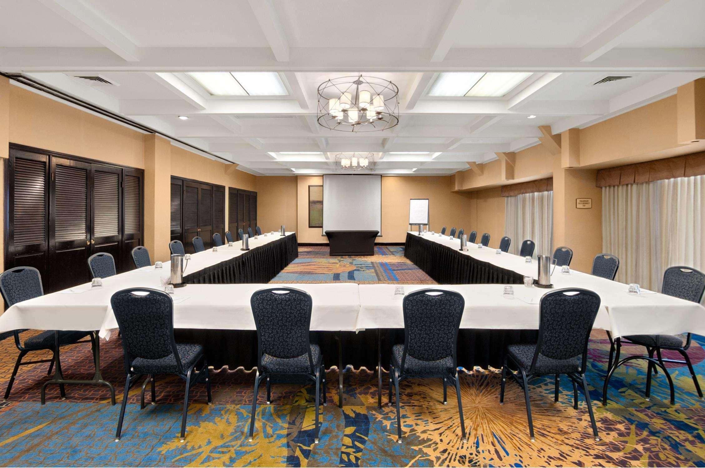 Embassy Suites By Hilton Kansas City Plaza Экстерьер фото