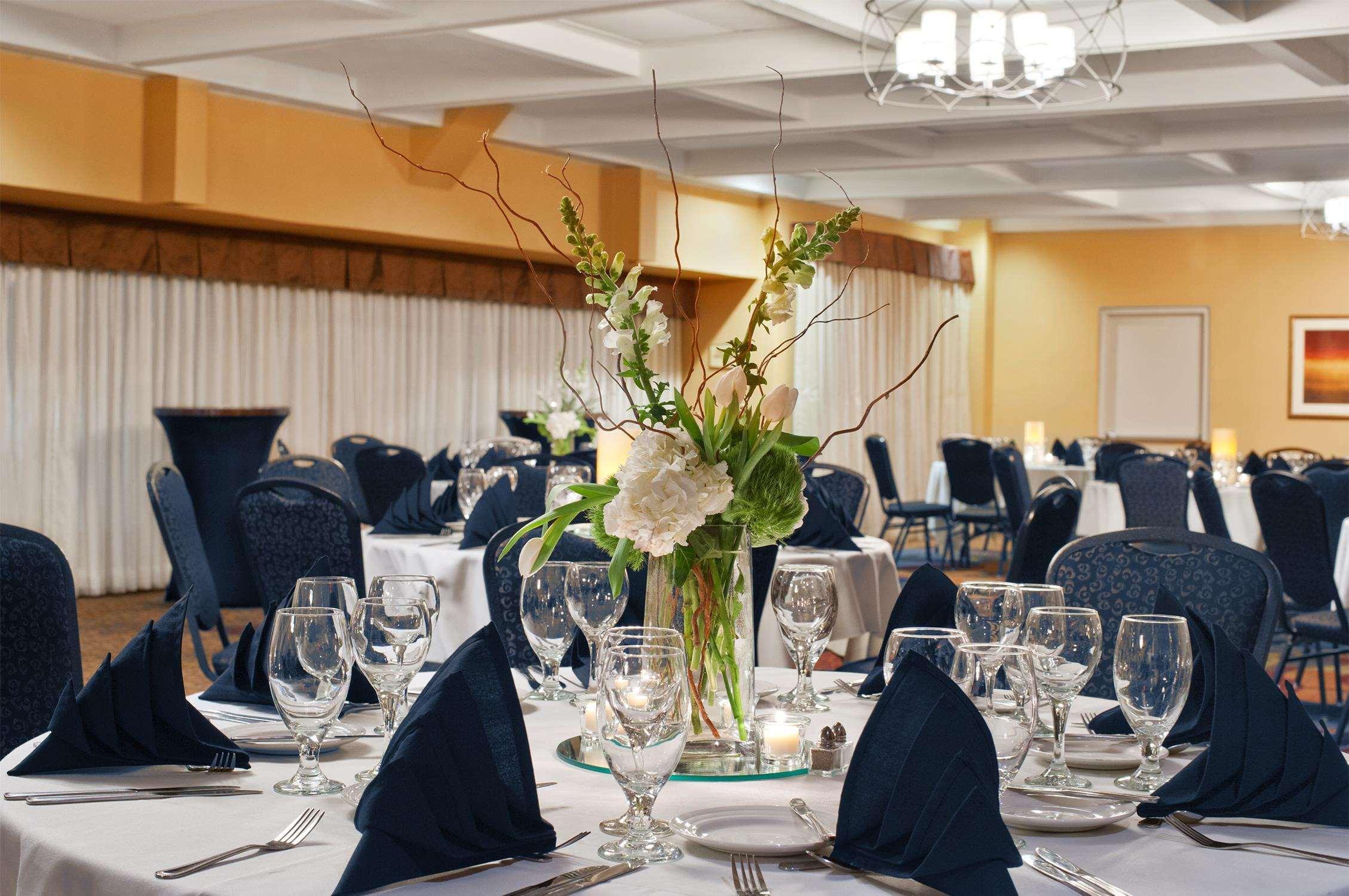 Embassy Suites By Hilton Kansas City Plaza Экстерьер фото