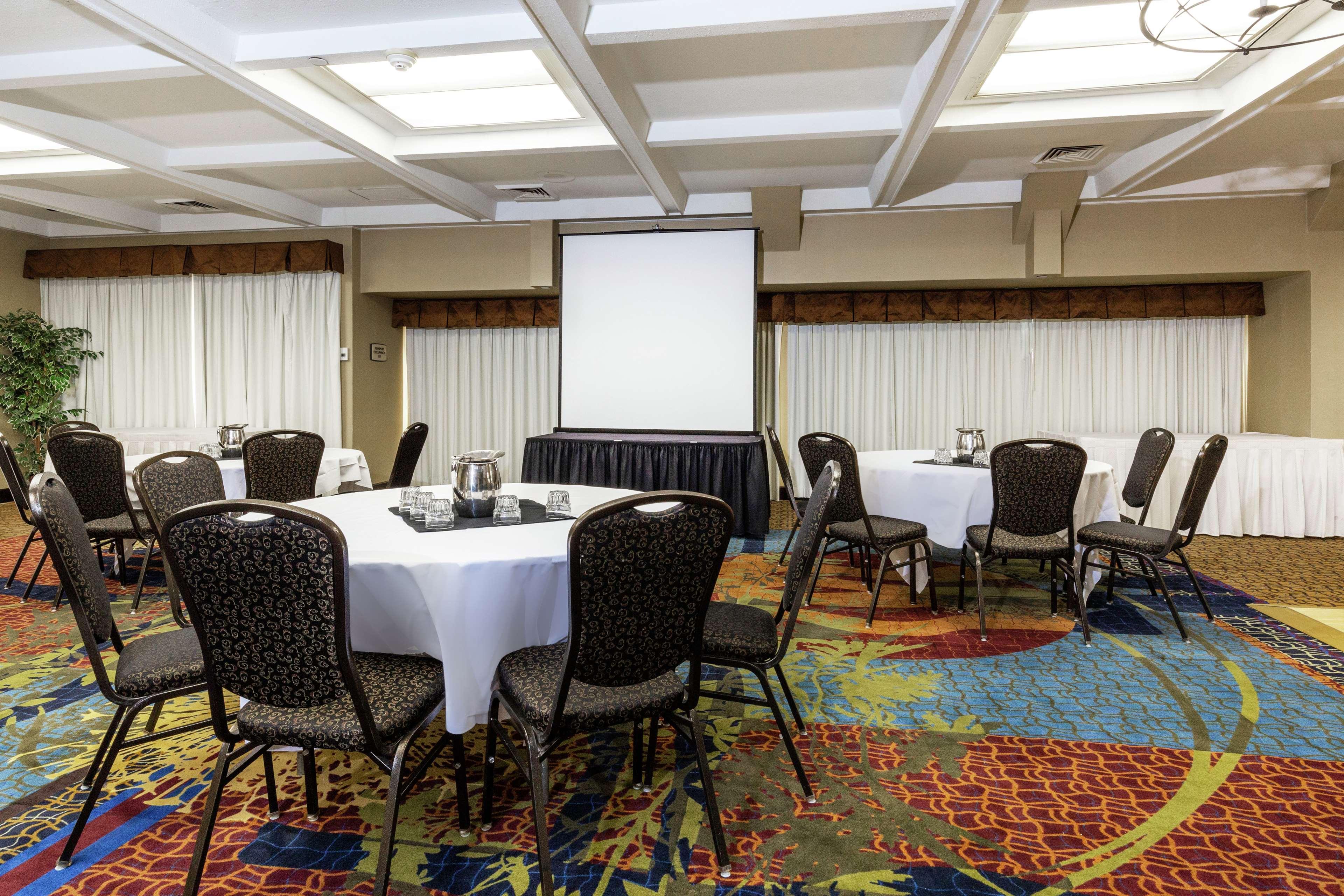 Embassy Suites By Hilton Kansas City Plaza Экстерьер фото