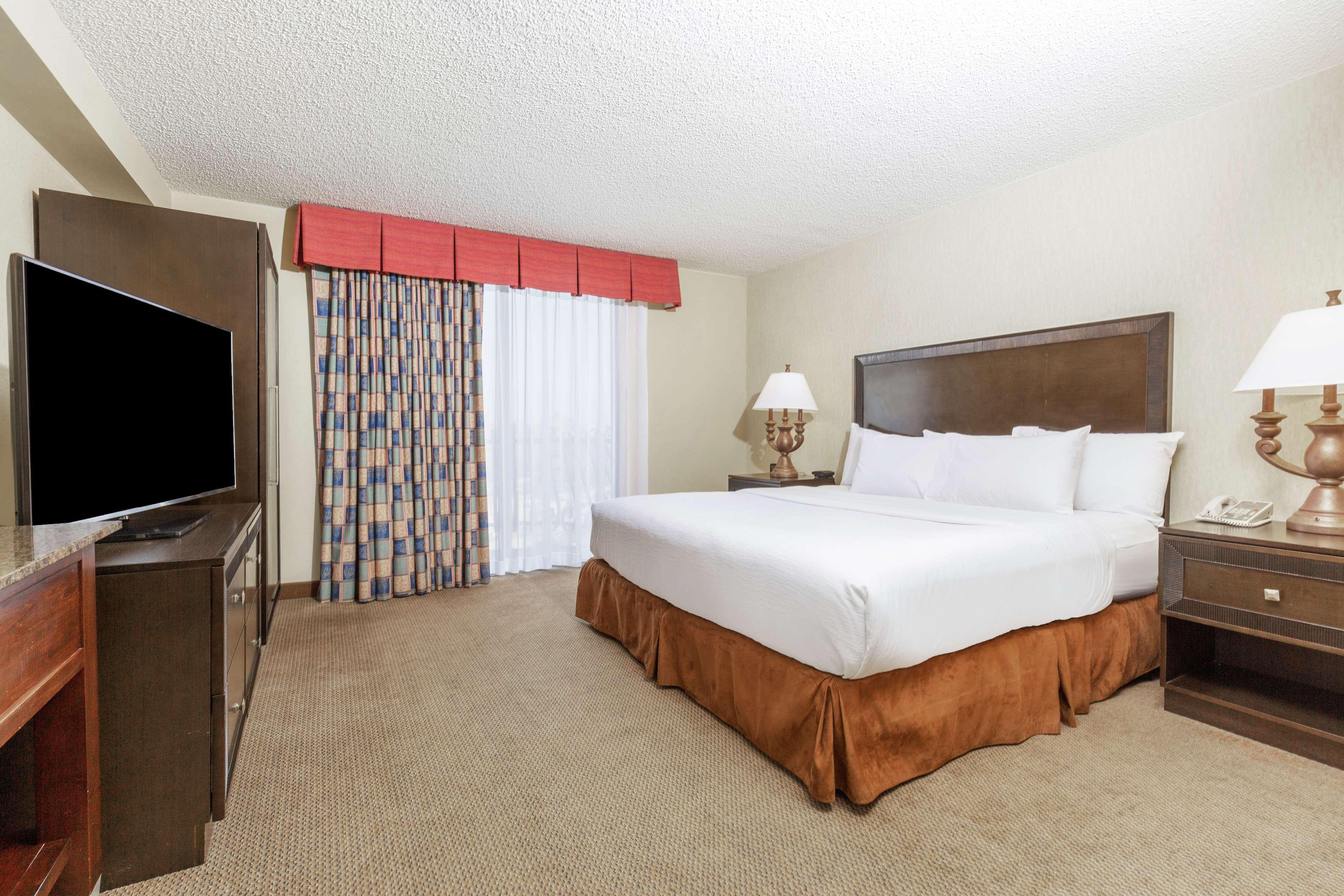 Embassy Suites By Hilton Kansas City Plaza Экстерьер фото