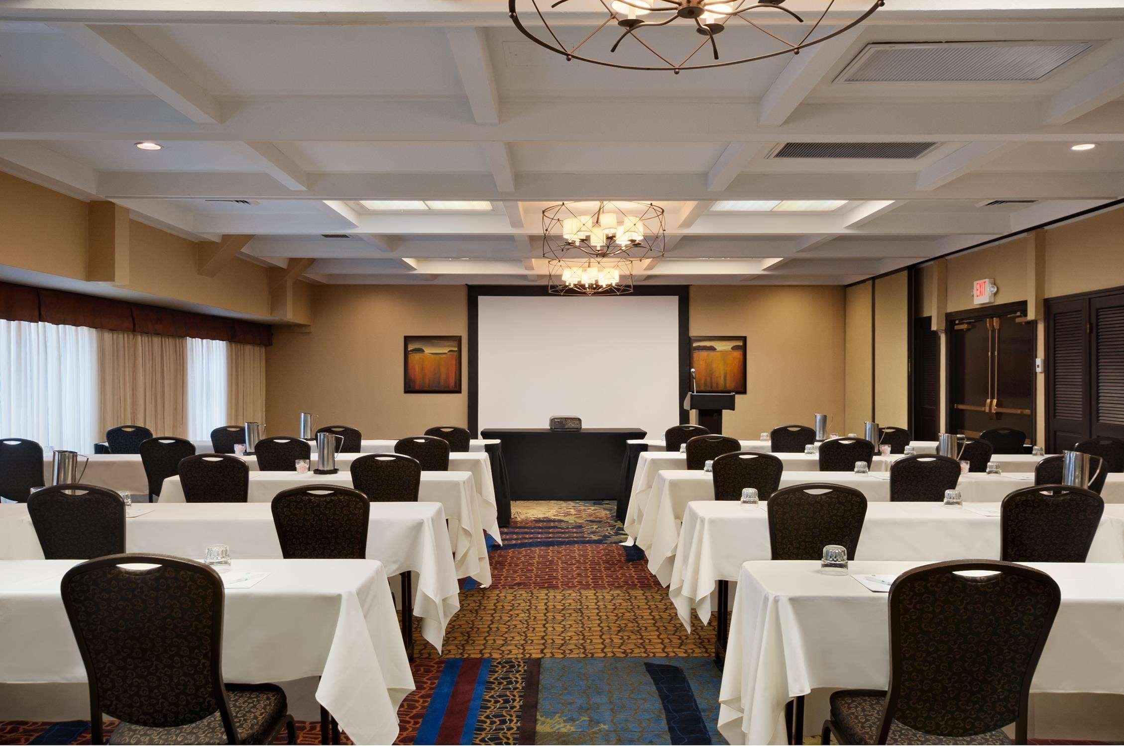 Embassy Suites By Hilton Kansas City Plaza Экстерьер фото