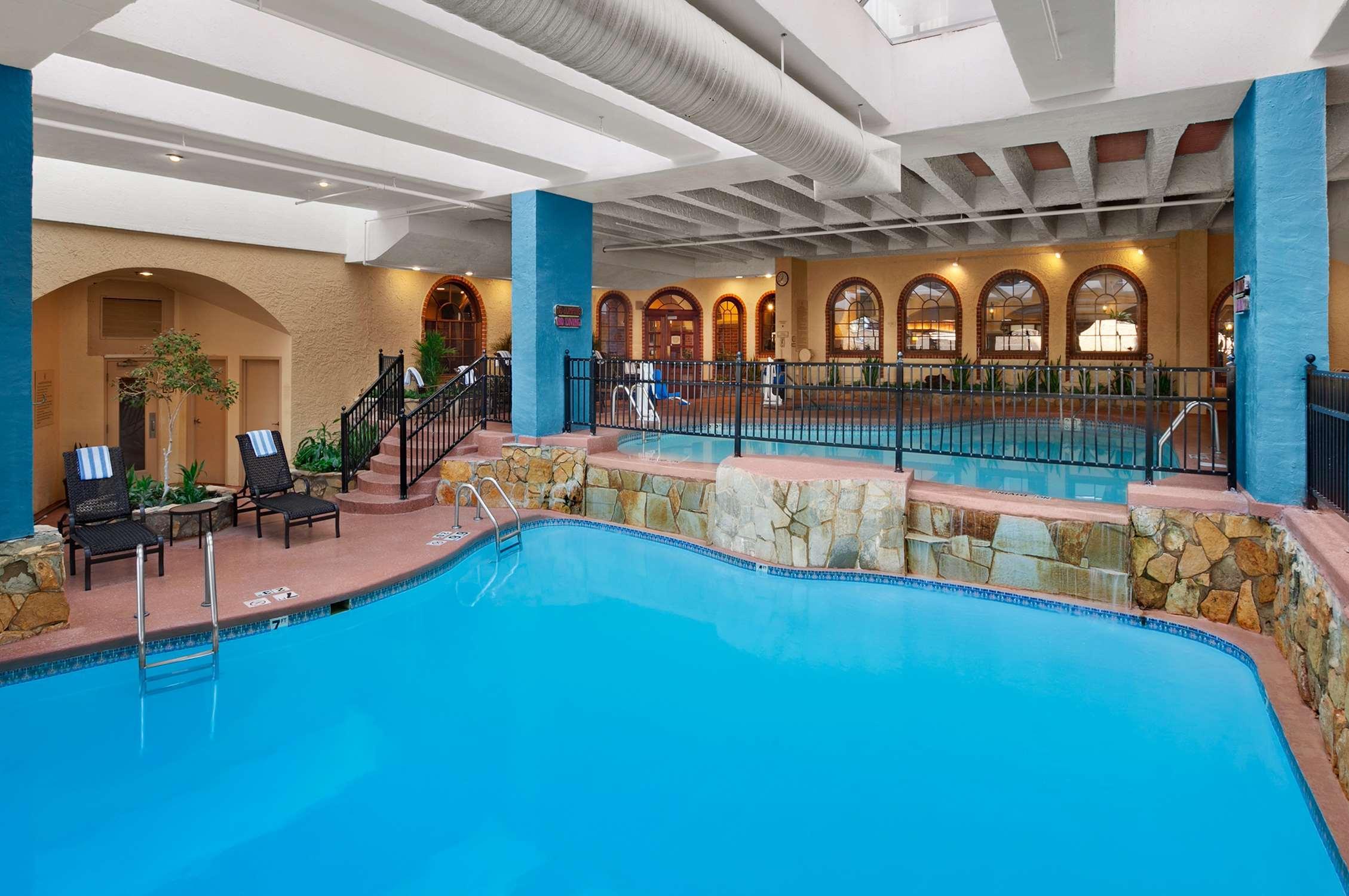 Embassy Suites By Hilton Kansas City Plaza Экстерьер фото
