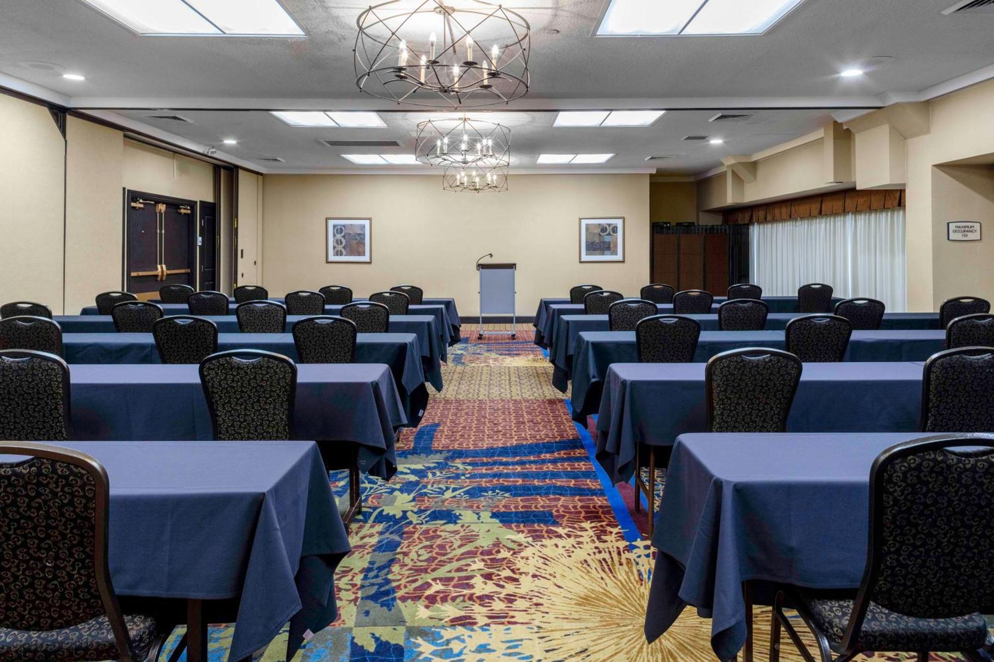 Embassy Suites By Hilton Kansas City Plaza Экстерьер фото