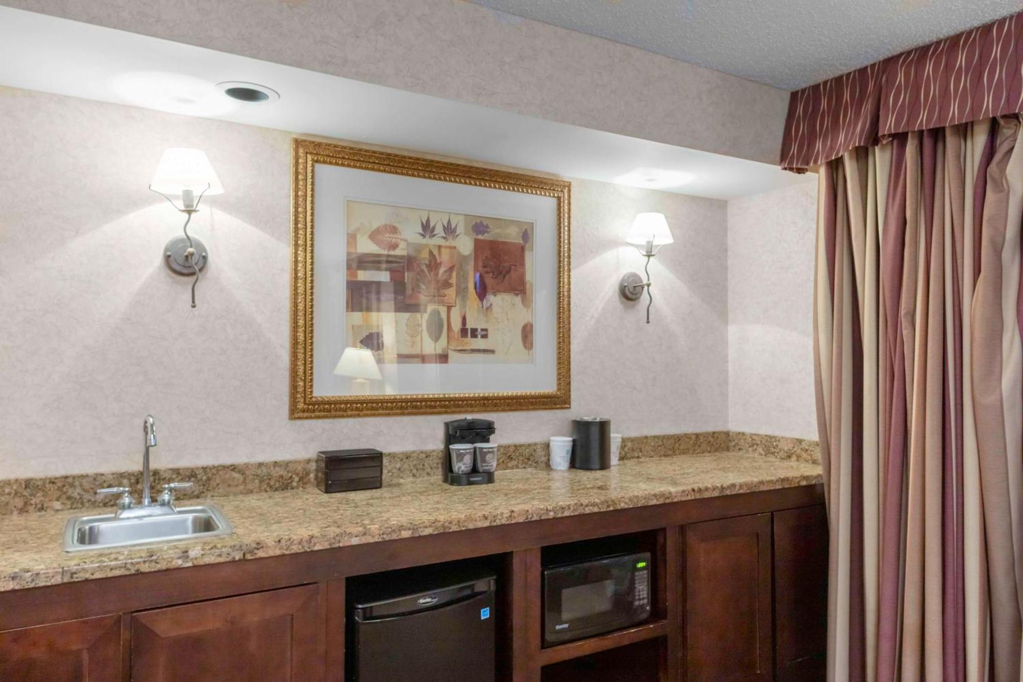 Embassy Suites By Hilton Kansas City Plaza Экстерьер фото