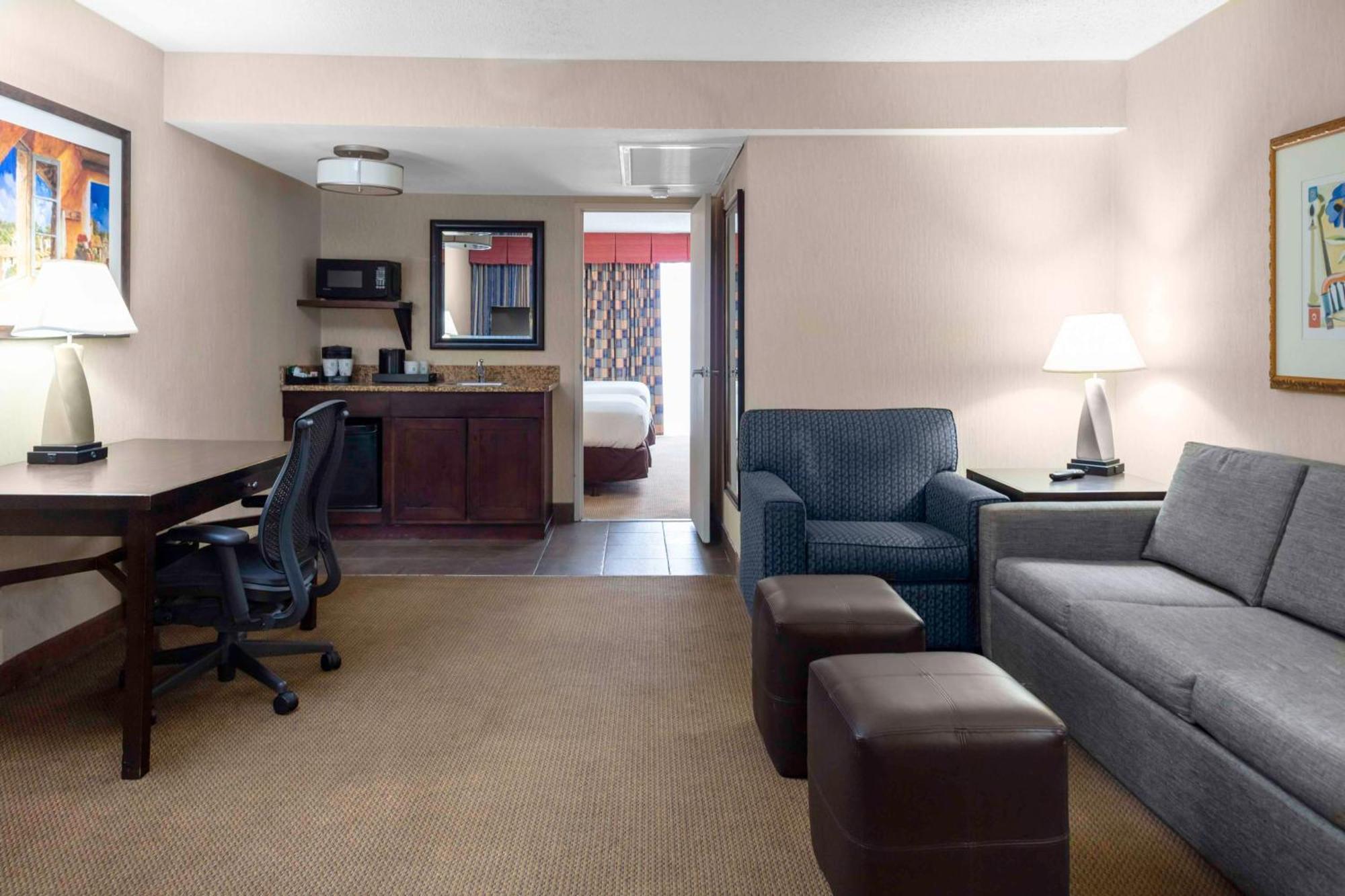 Embassy Suites By Hilton Kansas City Plaza Экстерьер фото