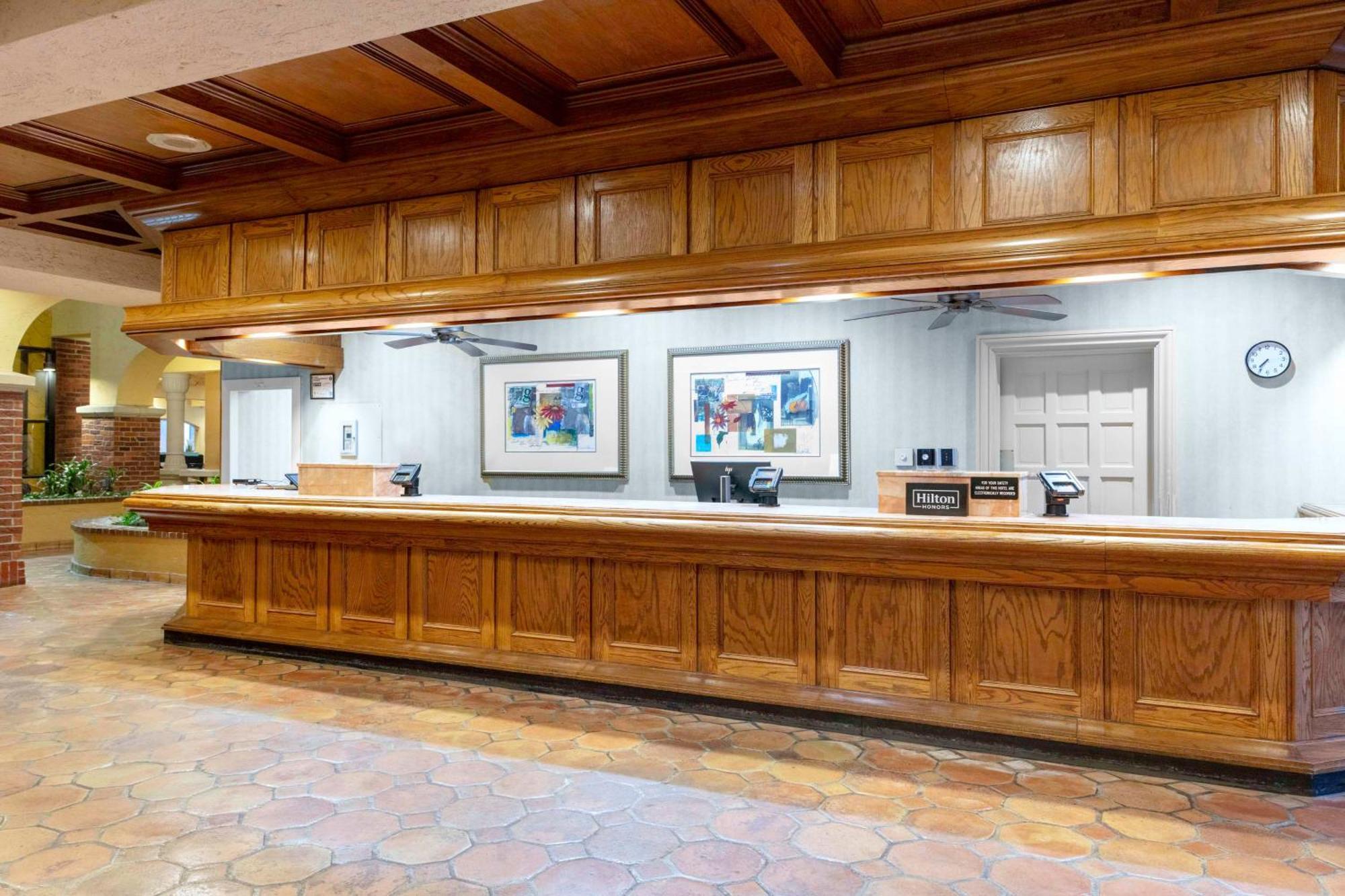 Embassy Suites By Hilton Kansas City Plaza Экстерьер фото