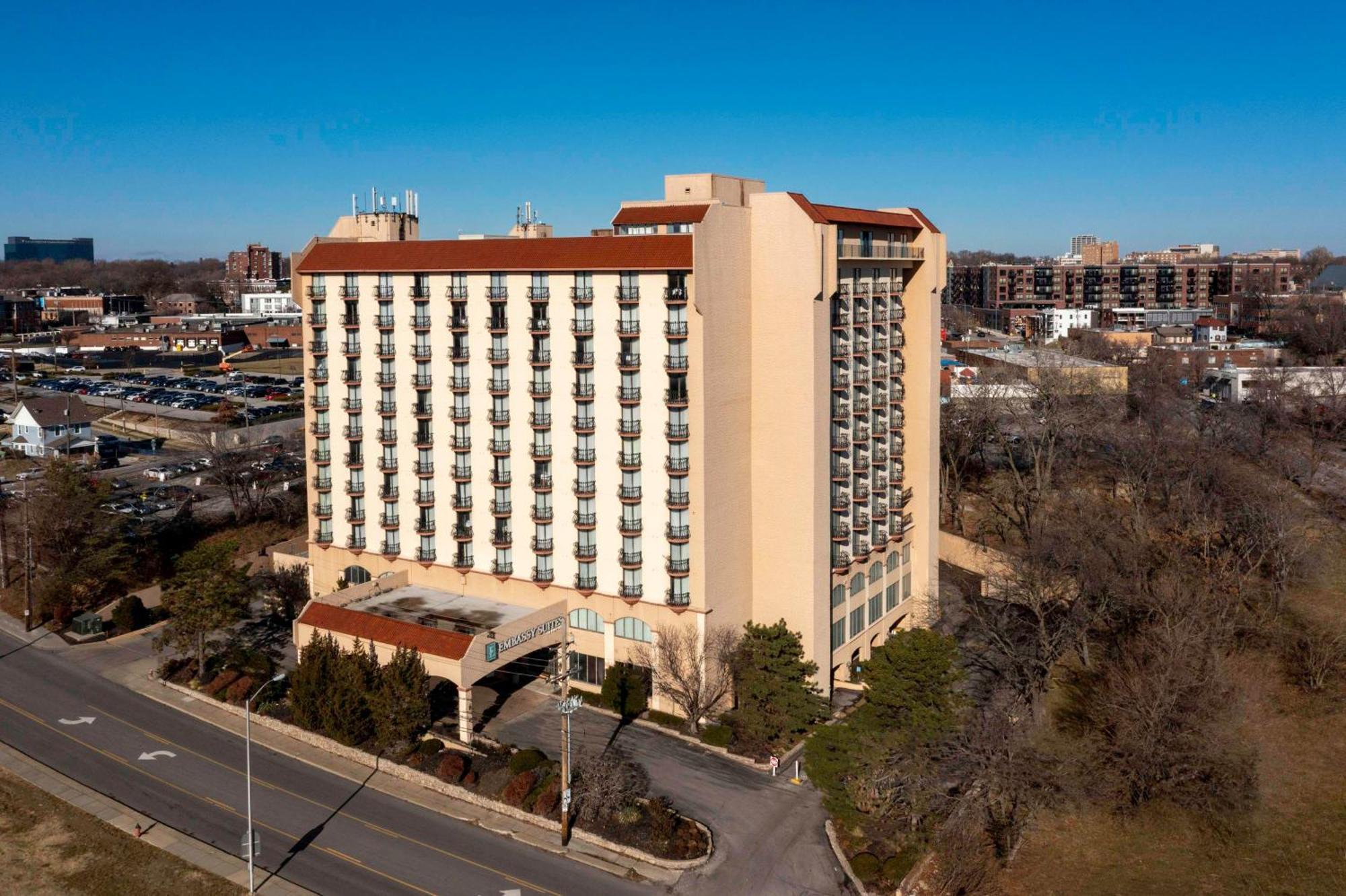 Embassy Suites By Hilton Kansas City Plaza Экстерьер фото