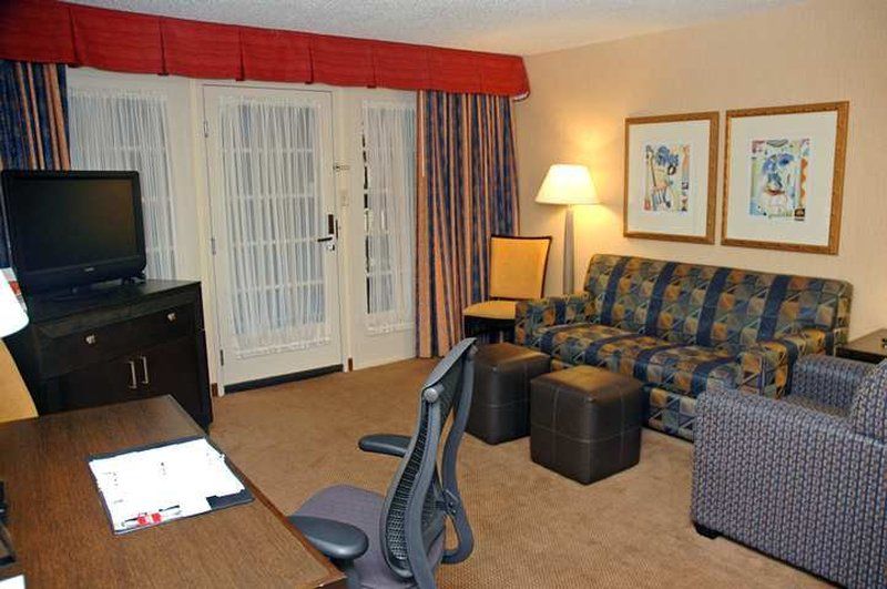 Embassy Suites By Hilton Kansas City Plaza Экстерьер фото